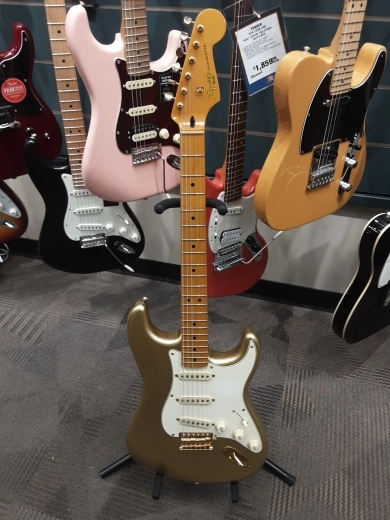 Classic Vibe 60th Anniversary Strat - Maple Neck Aztec Gold